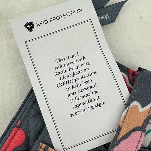 Vera Bradley Gray Pink Floral Quilted Fabric Wallet NWOT - Picture 7 of 7